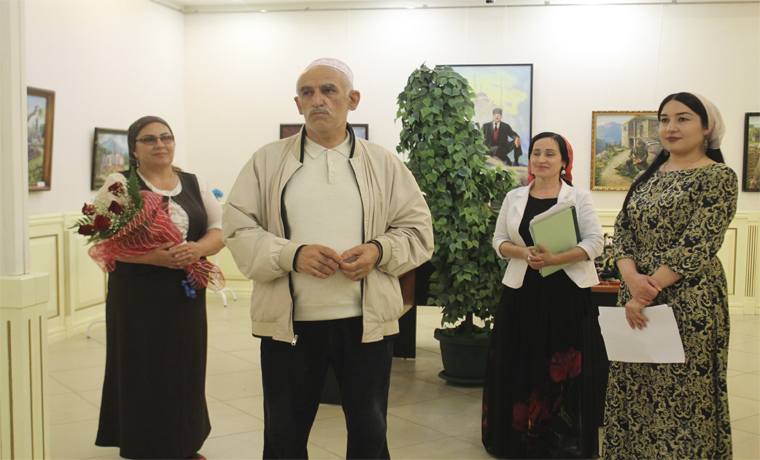 В Грозном открылась персональная выставка Руланы Махтемерзаевой