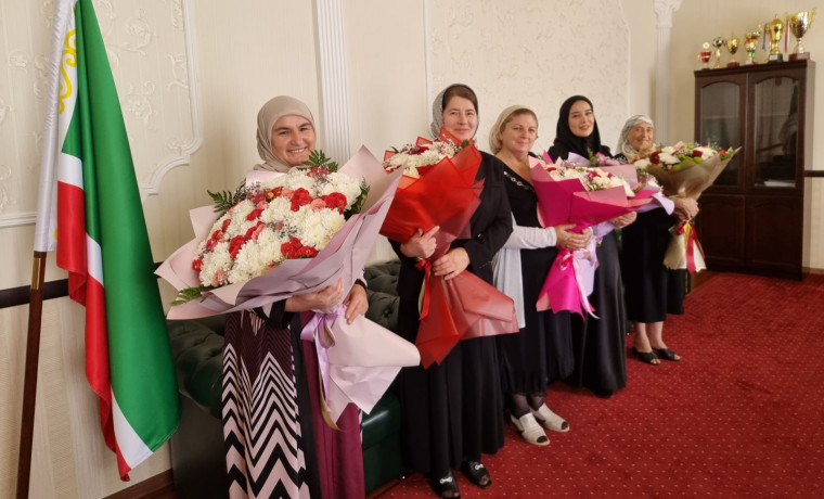 В районах ЧР отметили День чеченской женщины культурными мероприятиями