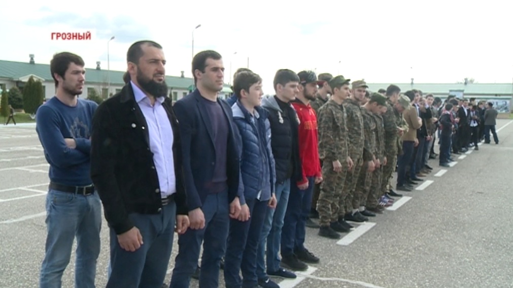 Для призывников из Чеченской Республики устроили день армейской жизни