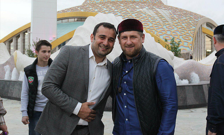 Рамзан Кадыров поздравил с днем рождения директора ЧГТРК «Грозный» Адлана Бачаева 