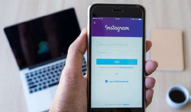 Пользователи жалуются на сбои в работе Facebook и Instagram