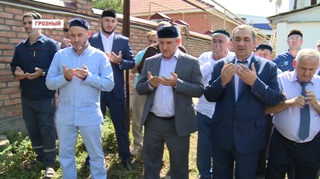В Чеченской Республике прошли мероприятия в честь 65-летия со дня рождения Ахмата-Хаджи Кадырова