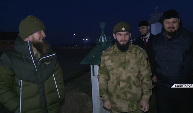 Рамзан Кадыров посетил могилы родных и близких