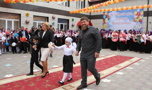 Рамзан Кадыров поздравил школьников с Днем знаний