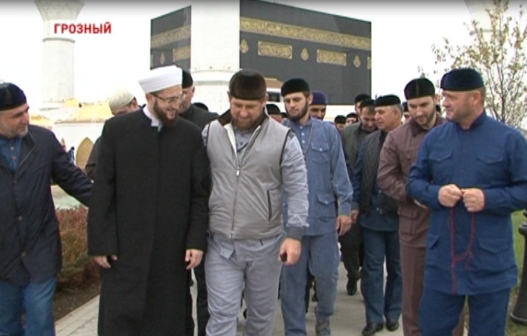 Глава Чечни совершил джумуа-намаз вместе с друзьями и соратниками