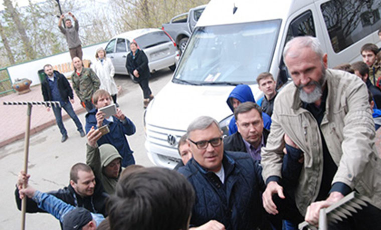 Михаила Касьянова в Тольятти встретили с граблями