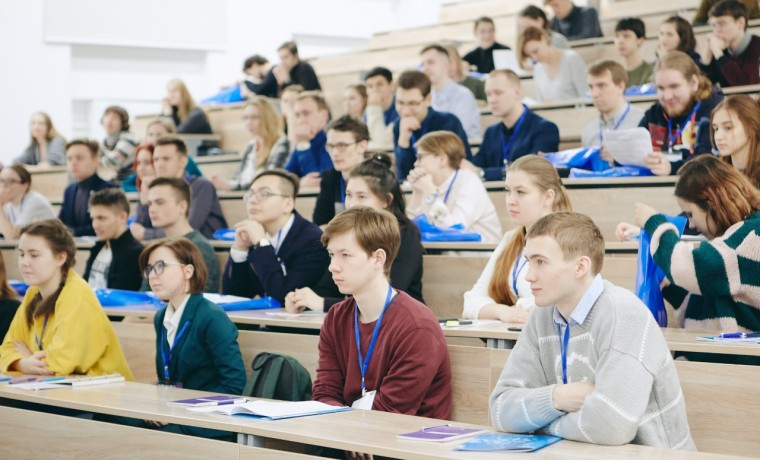 Более 110 тыс. студентов зачислено на «цифровые кафедры» вузов со всей России