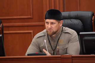 Символ мудрости и духовной силы - посох шейха Кунта-Хаджи Кишиева, передали Рамзану Кадырову