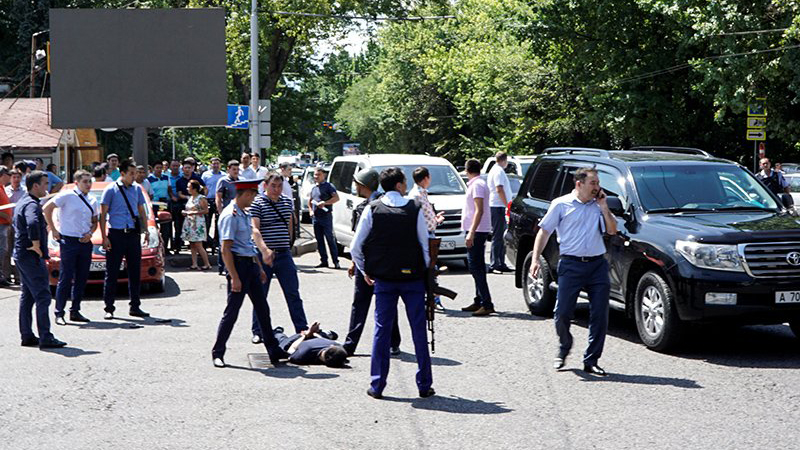 В Алма-Аты был объявлен красный уровень террористической опасности