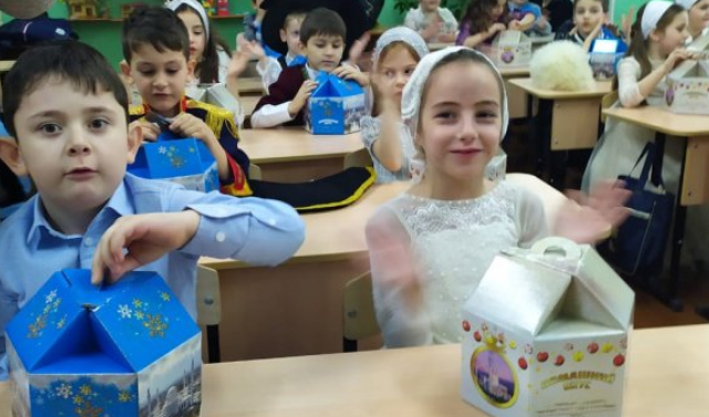 Более 300 тысяч подарков получили дети от Фонда Кадырова