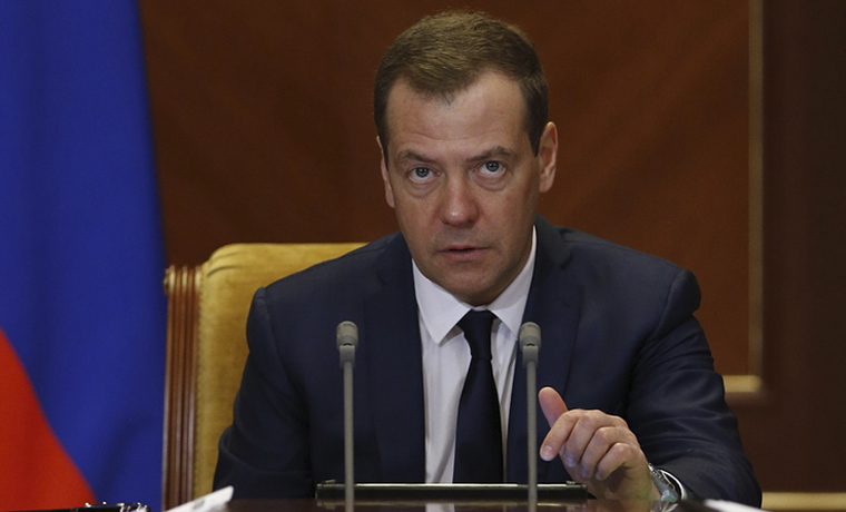 Дмитрий Медведев сократил срок перечисления материнского капитала до 10 дней