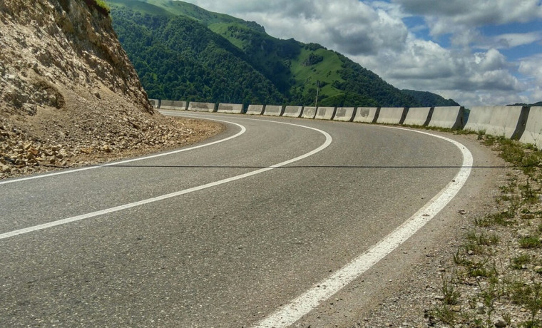 Спасатели оказали помощь застрявшим по дороге в Кезеной-Ам туристам