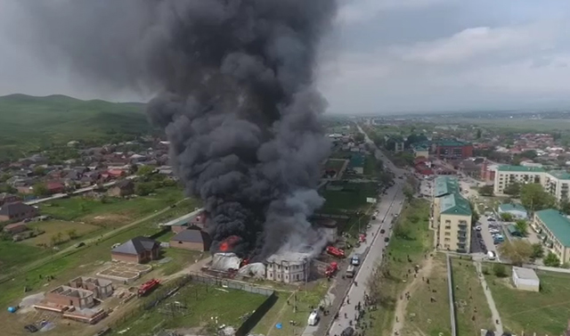 Причины возгорания на складе в Грозном уточняются