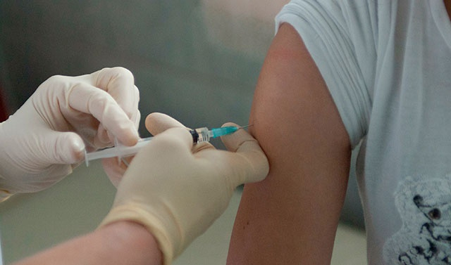 Роспотребнадзор опубликовал список необходимых прививок для школьников