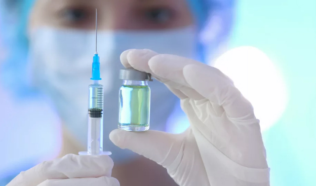 Эксперт: У вакцинированных больше антител, чем у перенесших COVID
