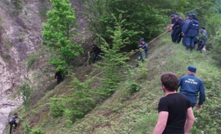 Чеченские спасатели предотвратили трагедию во время поисковых работ в Аргунском ущелье