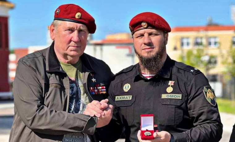Анзор Бисаев удостоился нагрудного знака «Участник специальной военной операции на Украине»