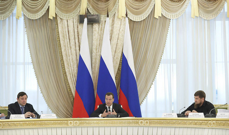 Дмитрий Медведев обсудил ситуацию на рынке труда в регионах СКФО