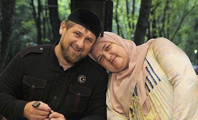 Глава Чечни поздравил с днем рождения Зарган Кадырову