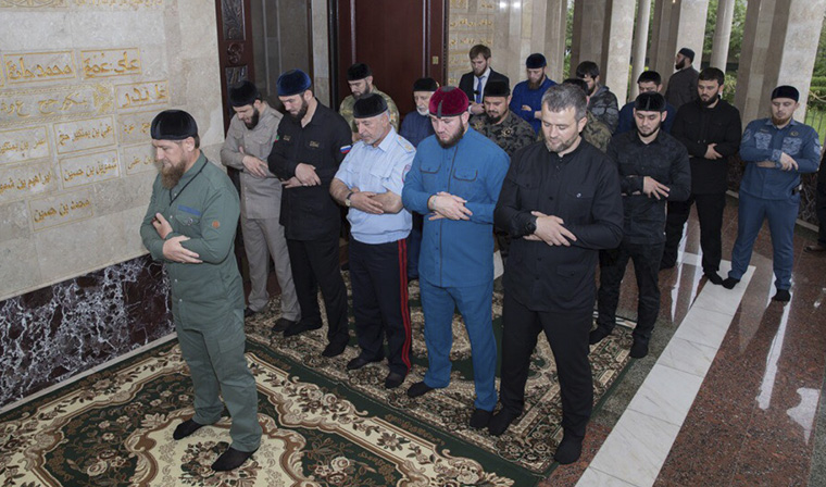 Рамзан Кадыров посетил зиярат шейха Баматгири-Хаджи Митаева