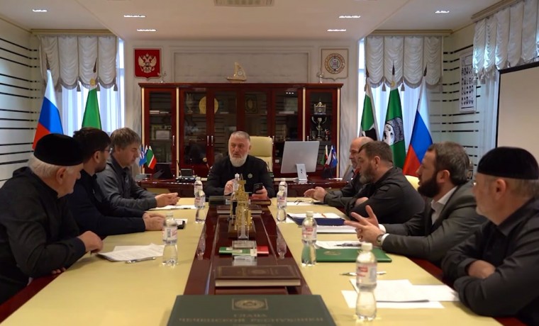 Адам Делимханов провел совещание с руководителями Администрации районов третьего сектора