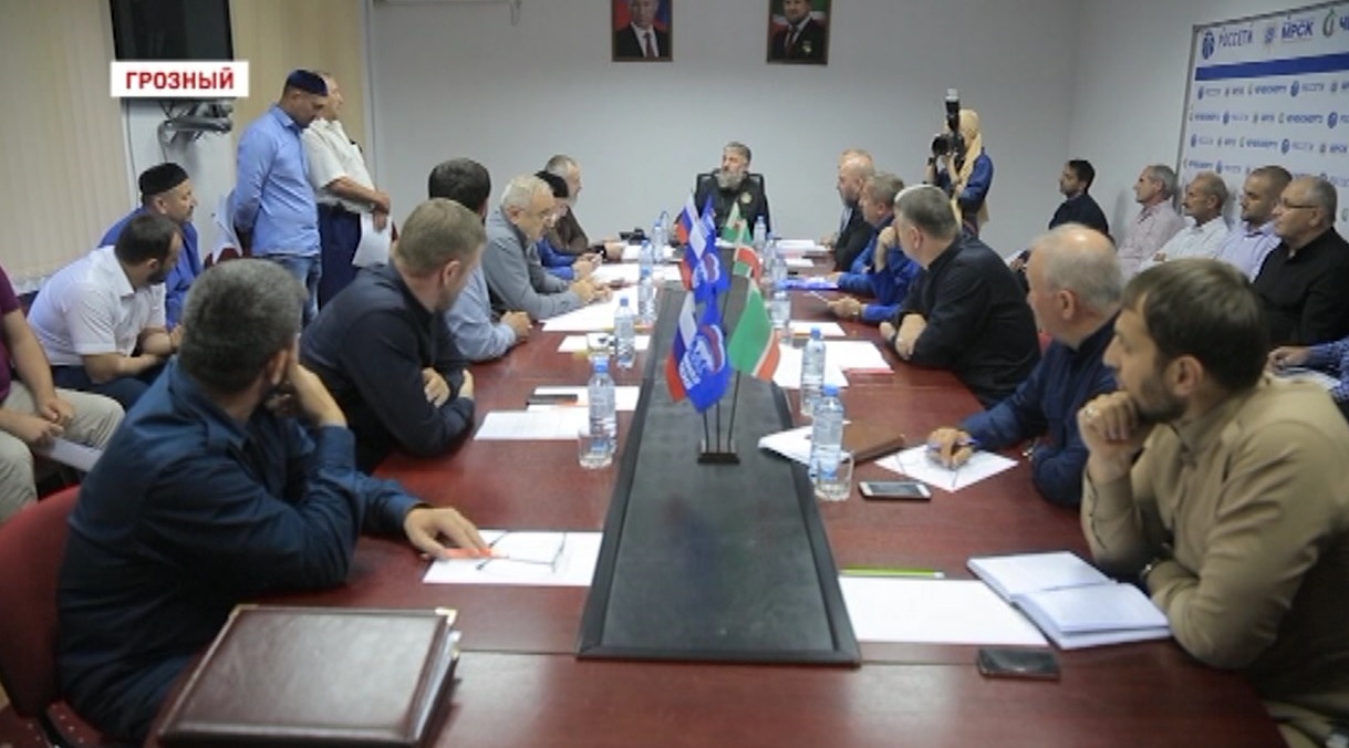 Адам Делимханов провел заседание с руководством «Чеченэнерго»