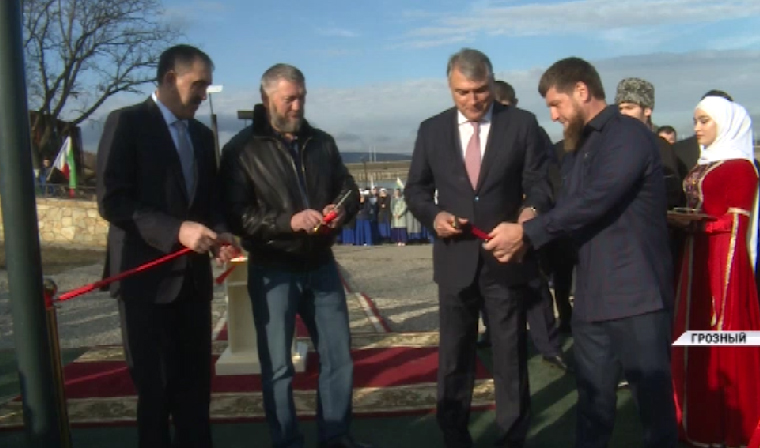 В Грозном состоялось открытие Workout-площадки с полосой препятствий