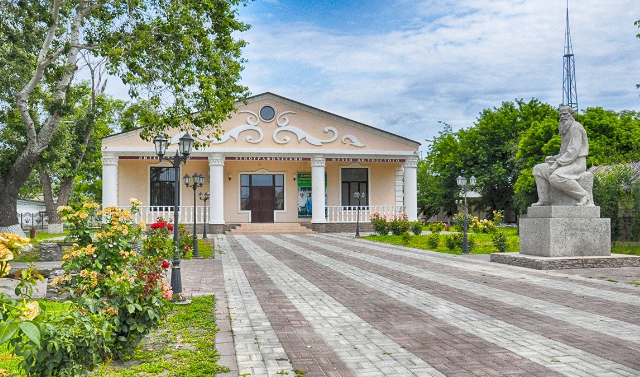 В станице Старогладовская завершается реконструкция Дома культуры