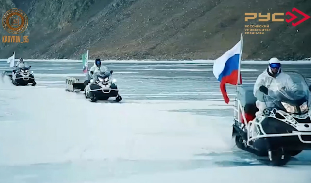 Инструкторская группа РУС совершает марш-бросок на озере Байкал