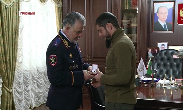 Сотрудники пресс-службы главы и правительства Чечни получили награды от МВД по ЧР