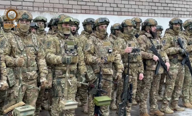 По поручению Рамзана Кадырова Адам Делимханов  встретился с чеченскими бойцами в Мариуполе