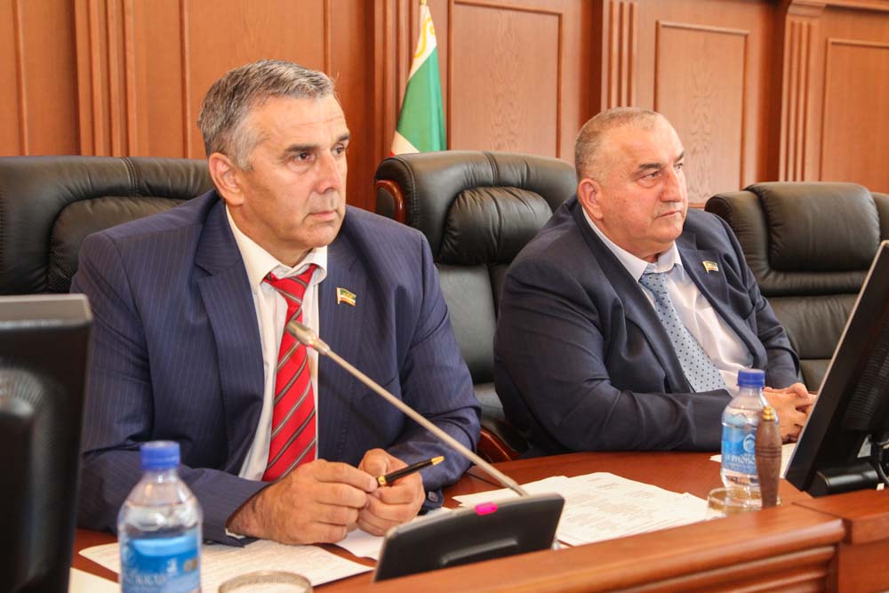 Парламентарии Чечни приняли в окончательном чтении четыре республиканских закона