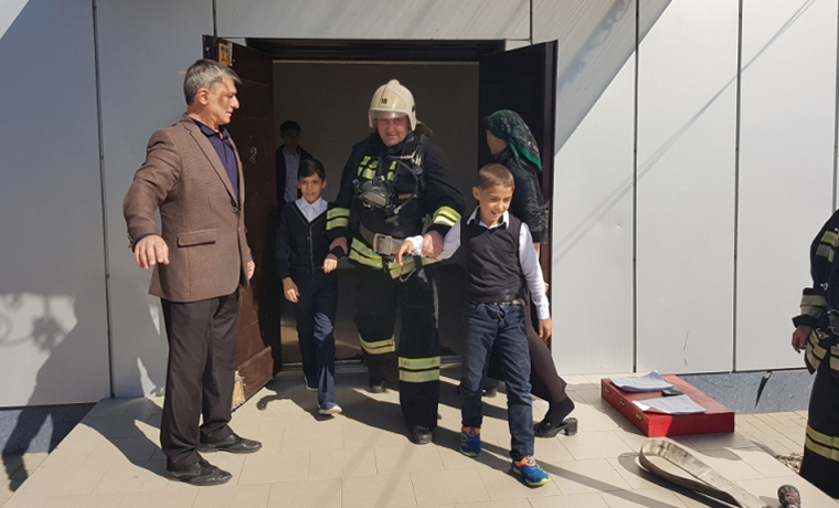 В школах Чечни прошли учебные эвакуации