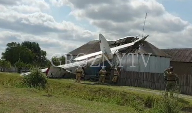 Состояние пострадавших при падении Ан-2 на частный дом в Шелковском районе удовлетворительное