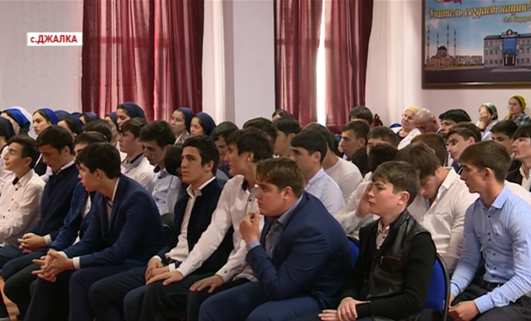 Чеченским школьникам рассказали о правах и обязанностях человека