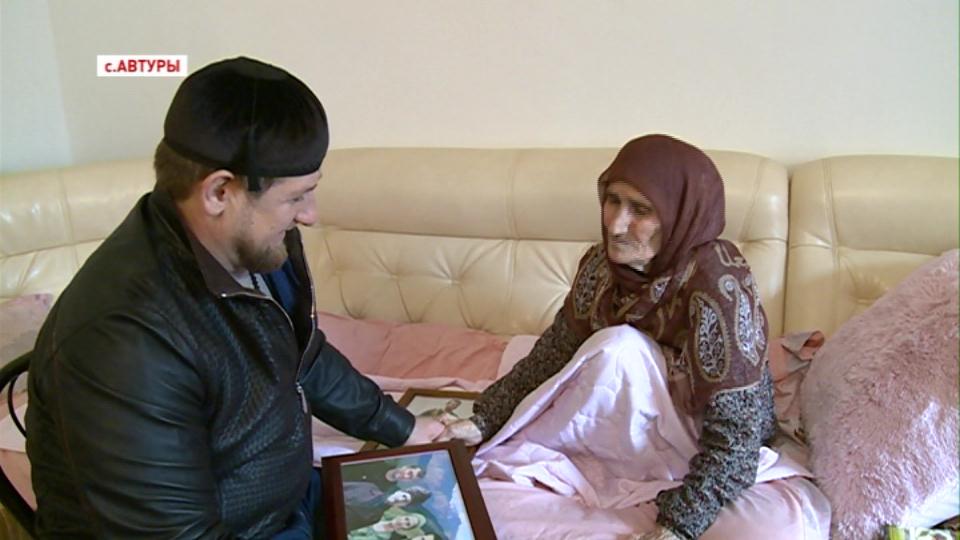 Рамзан Кадыров вручил ей высшую награду-орден «Ненан сий»