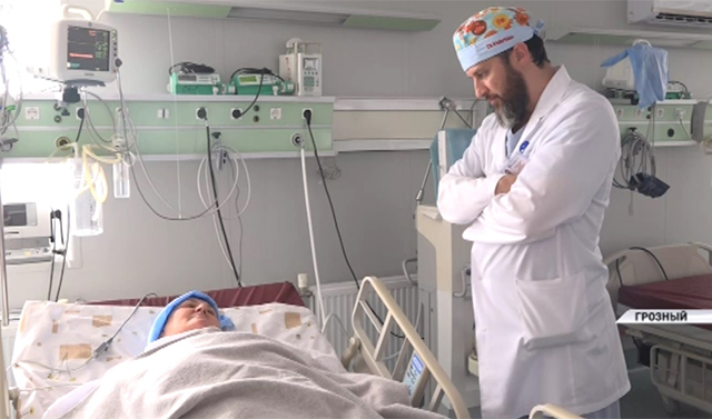 Чеченские врачи провели сложную операцию пациентке с трофической язвой голени 