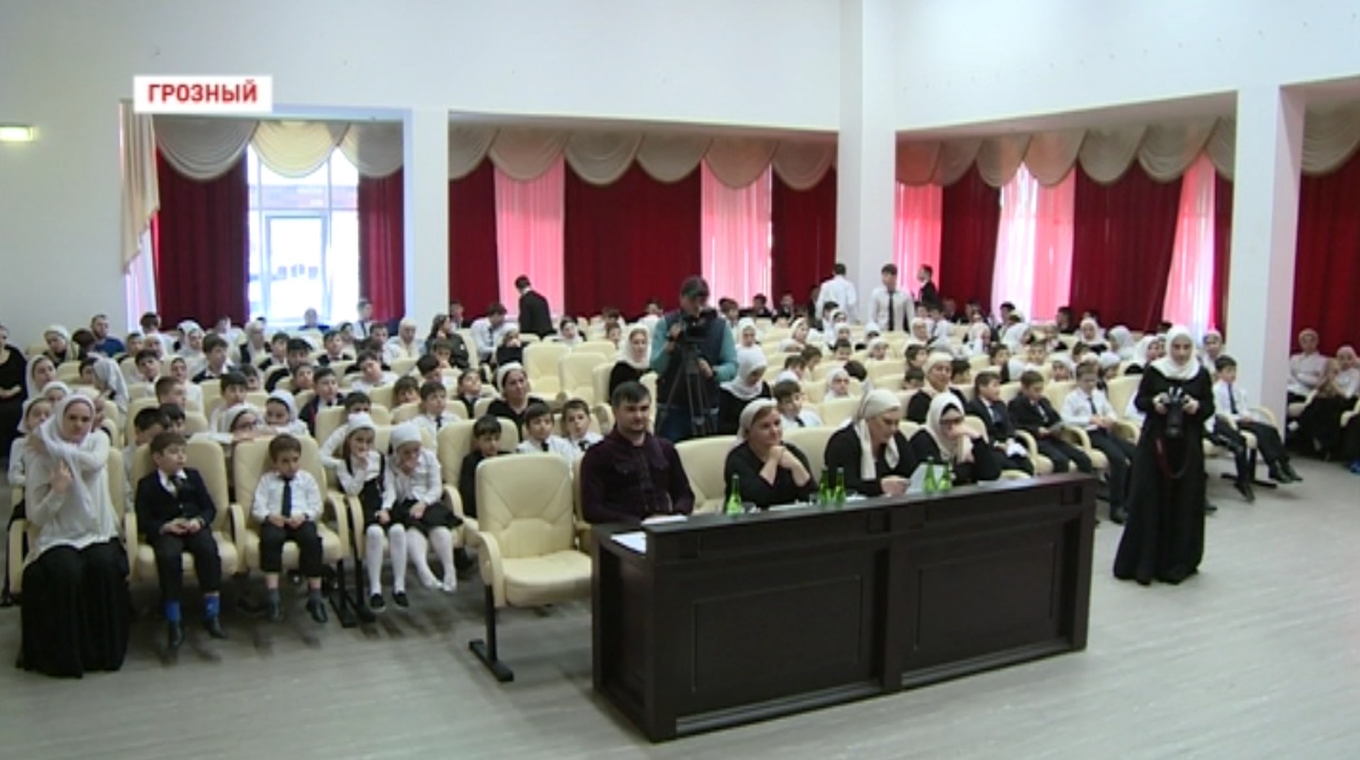В Центре образования имени Ахмат-Хаджи Кадырова прошёл конкурс чтецов «Живая классика»