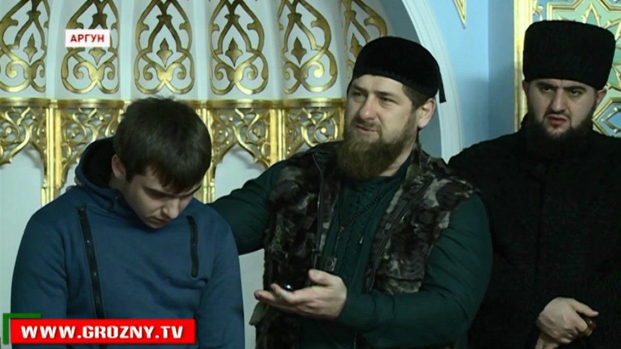 Рамзан Кадыров встретился с двумя группами молодых людей, попавших под влияние лжепроповодников