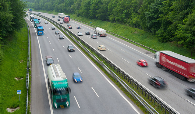 Госавтоинспекция поддерживает установление лимита скорости на платных трассах в 130 км/час