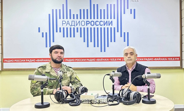 Росгвардеец выступил в очередном эфире ведомственной радиорубрики в Грозном