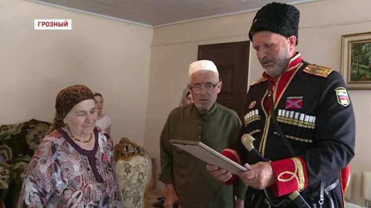 Ставропольские казаки отблагодарили жительницу Грозного за ее доброту к пожилой русской женщине