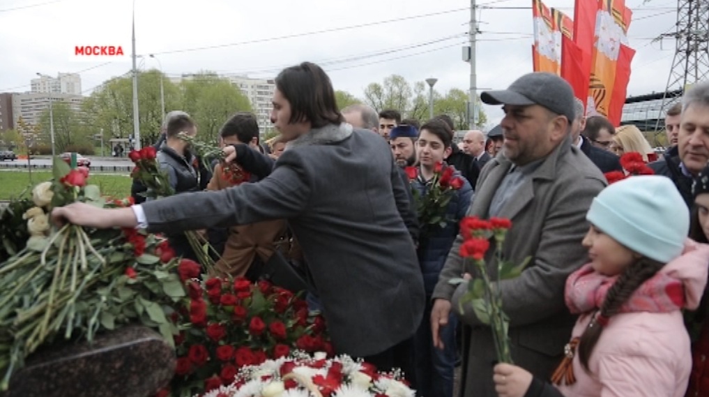 В Москве  состоялось возложение цветов к памятнику Ахмату-Хаджи Кадырову 