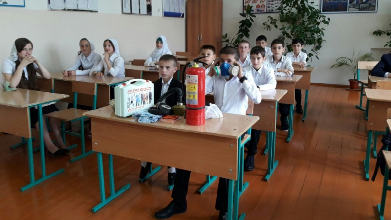 Школьников Грозного обучили действиям при различных ЧС