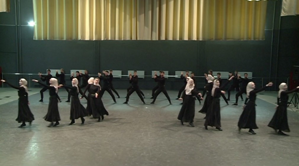 Танцоры Чечни на последнем этапе подготовки к фестивалю сольного танца имени Махмуда Эсамбаева