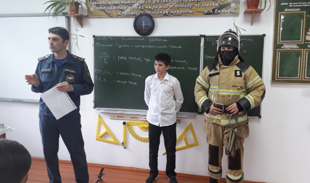 В школах Чеченской Республики проходят уроки безопасности от сотрудников МЧС