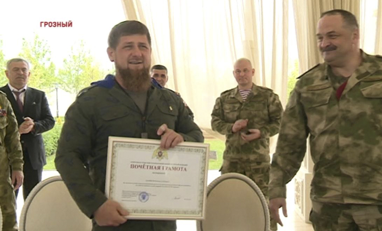 Рамзан Кадыров награжден грамотой директора федеральной службы войск Нацгвардии Виктора Золотова 