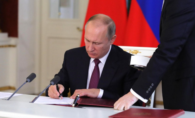 Владимир Путин подписал закон о порядке индексации назначенных судом выплат