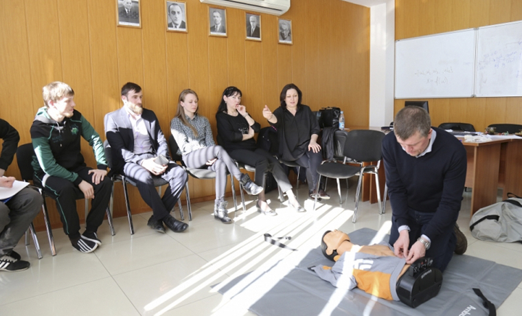 Активисты молодежного движения &quot;Ахмат&quot; в Пятигорске проходят инструкторские курсы по оказанию первой медпомощи 