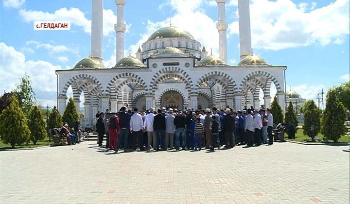 Во всех районах Чечни прошли религиозные обряды ко Дню памяти и скорби